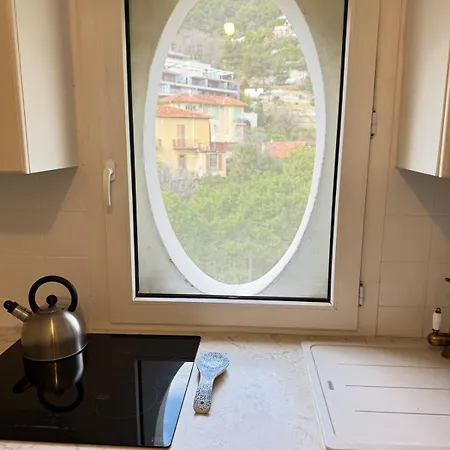 New,mountain & Sea View 3 Guests With Private Garage Apartment *