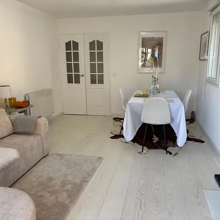 New,mountain & Sea View 3 Guests With Private Garage Apartment
